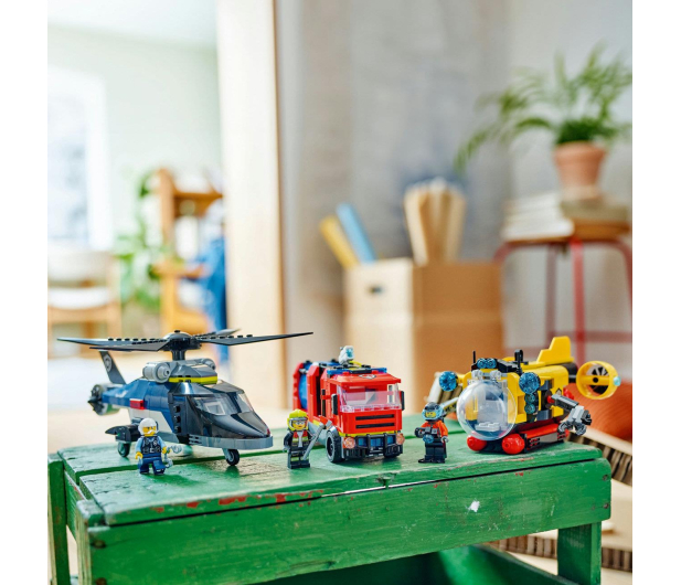 LEGO City 60462 Śmigłowiec, wóz strażacki i łódź podwodna - 1284268 - zdjęcie 17